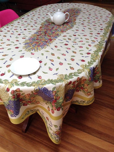 Large french provencal treated wipe-over tablecloth with roses and lavender designs
